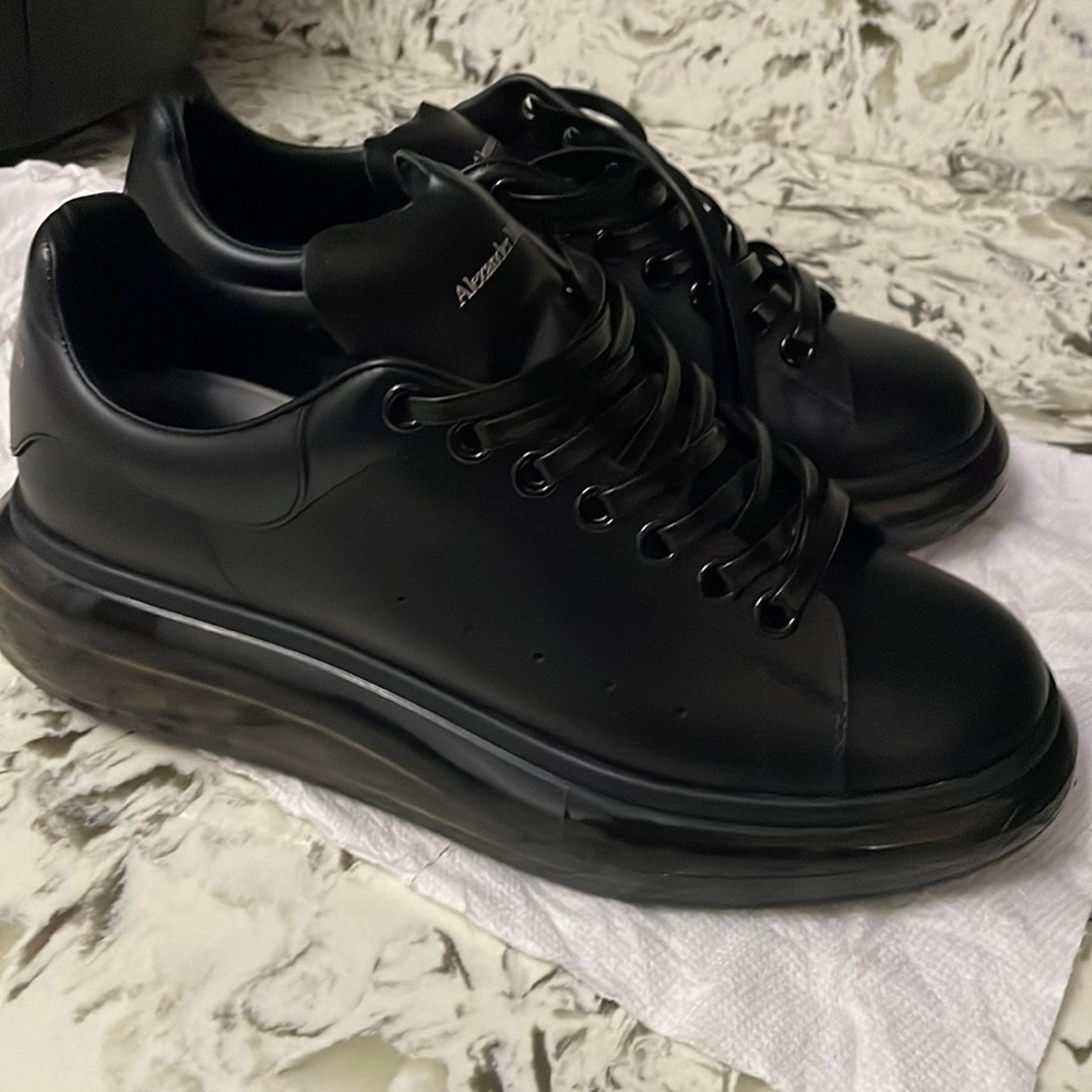 Alexander McQueen sneaker black with air bubble